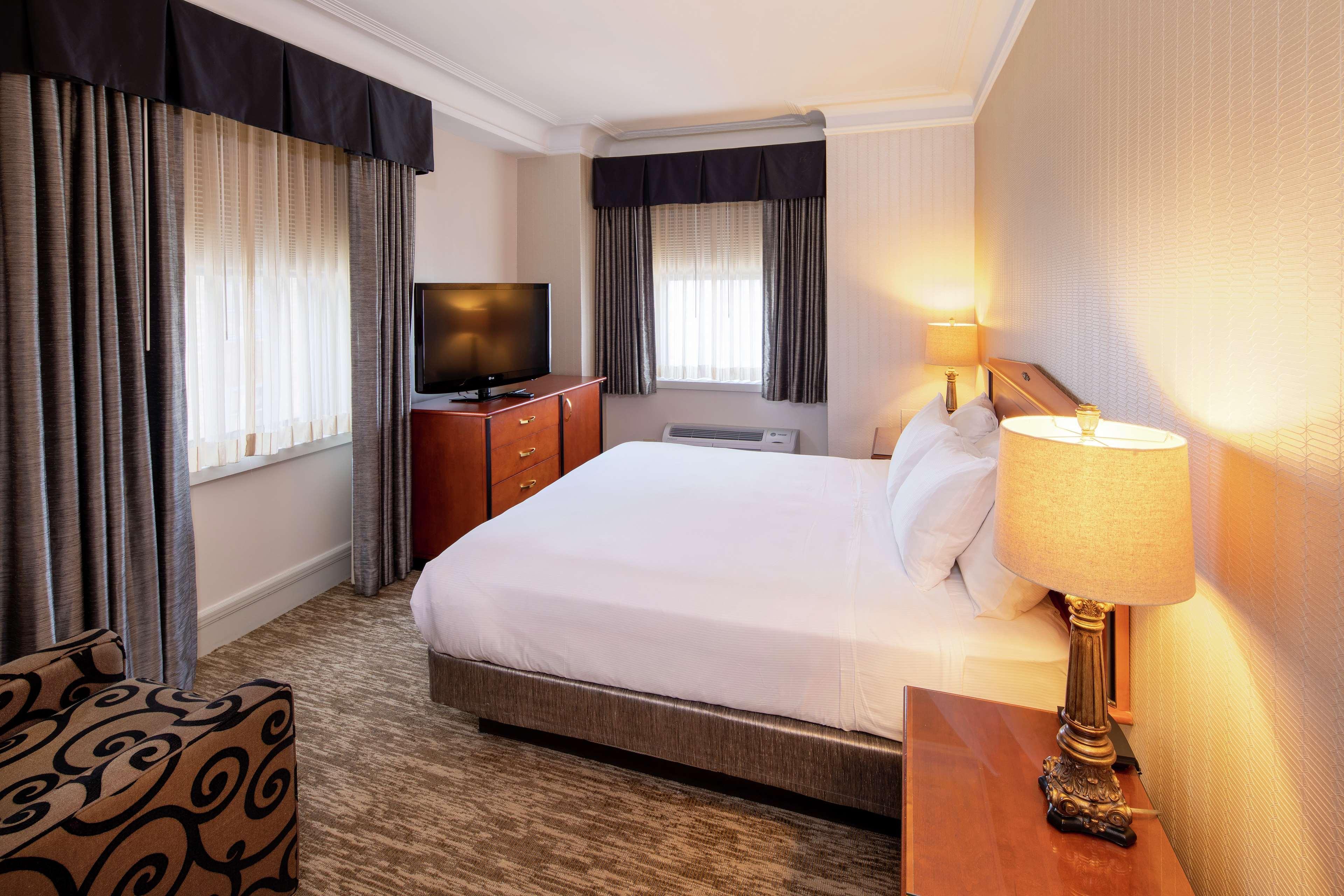 Hilton Cincinnati Netherland Plaza Exterior photo