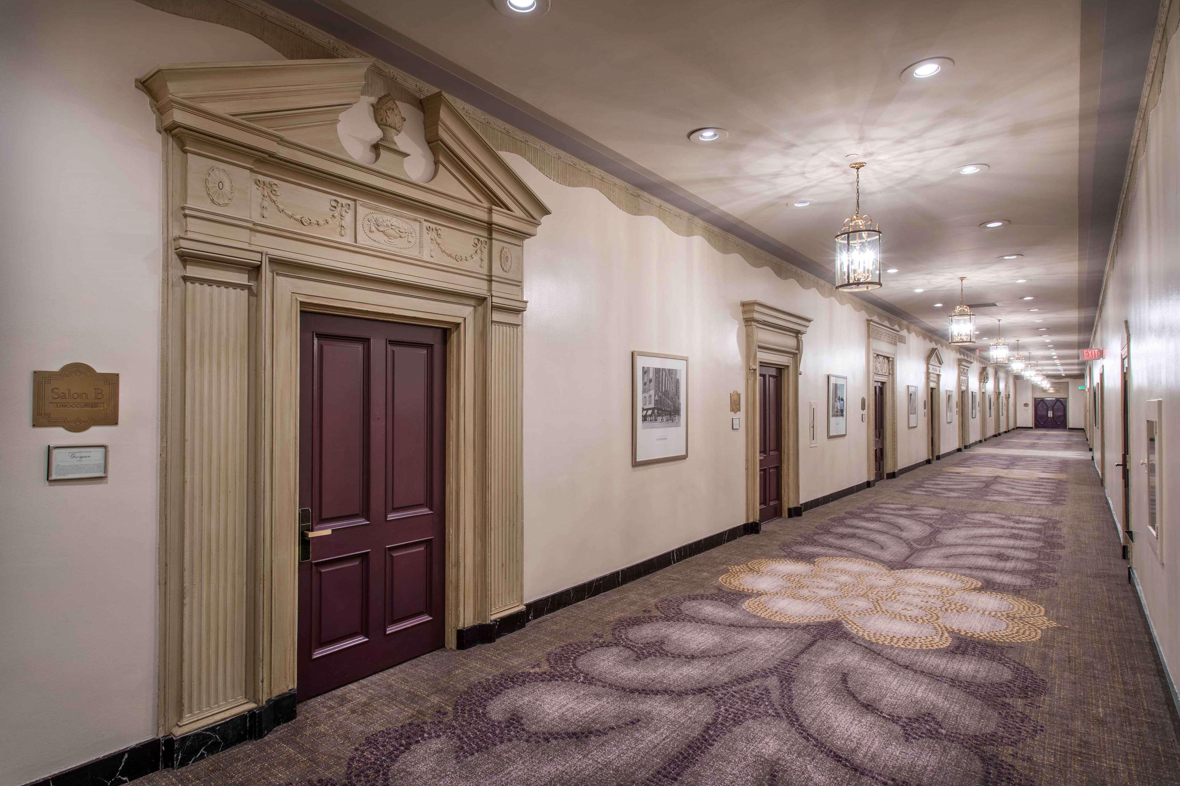 Hilton Cincinnati Netherland Plaza Exterior photo
