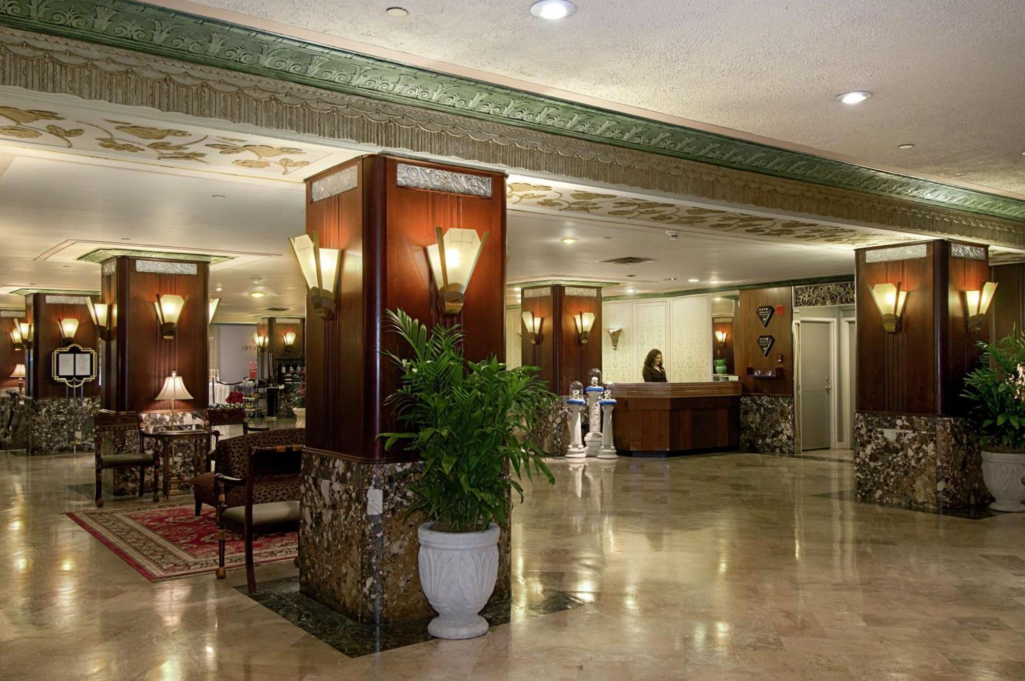 Hilton Cincinnati Netherland Plaza Exterior photo